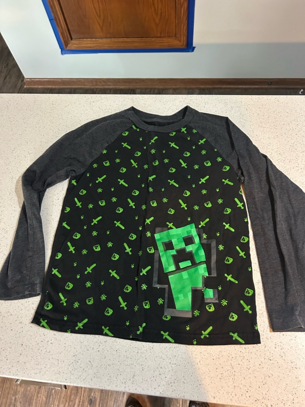 Minecraft Kids Long-Sleeve Creeper Graphic Tee - Black & Green